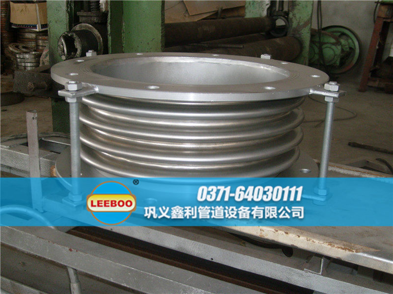 大口徑波紋<a href=http://m.df04265.cn target=_blank class=infotextkey>補(bǔ)償器</a>車間圖