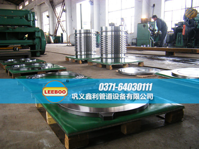 鑫利<a href=http://m.df04265.cn target=_blank class=infotextkey>補(bǔ)償器</a>組裝車間